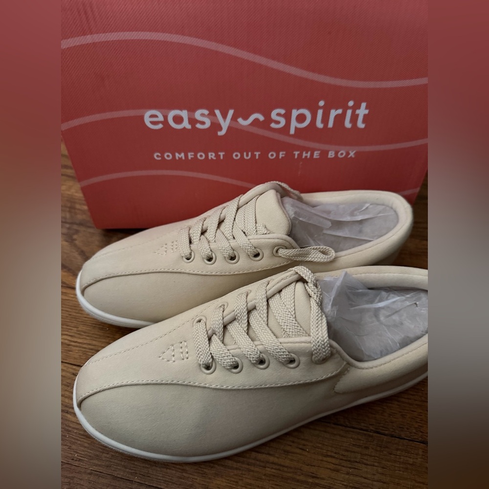 Easy Spirit natural 111 Beige Sneakers Womens 6.5-NWT